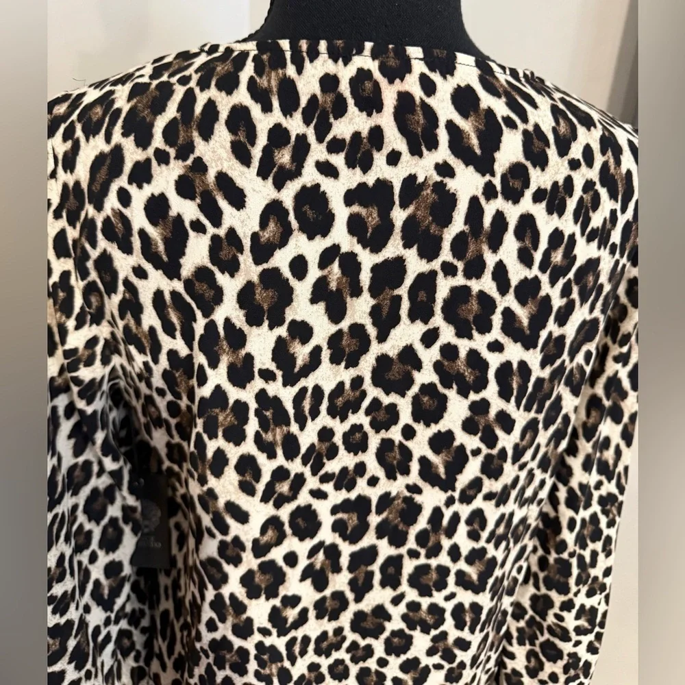 NWT Vince Camuto Leopard Smocked Blouse